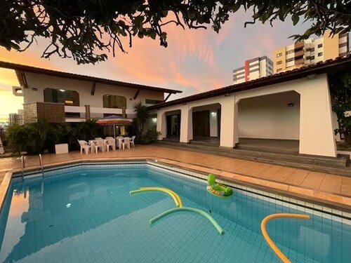 Casa Próximo à Praia, com Piscina, Perfeito pra Família, Lua de Mel, Aniversário