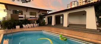 Casa Próximo à Praia, com Piscina, Perfeito pra Família, Lua de Mel, Aniversário