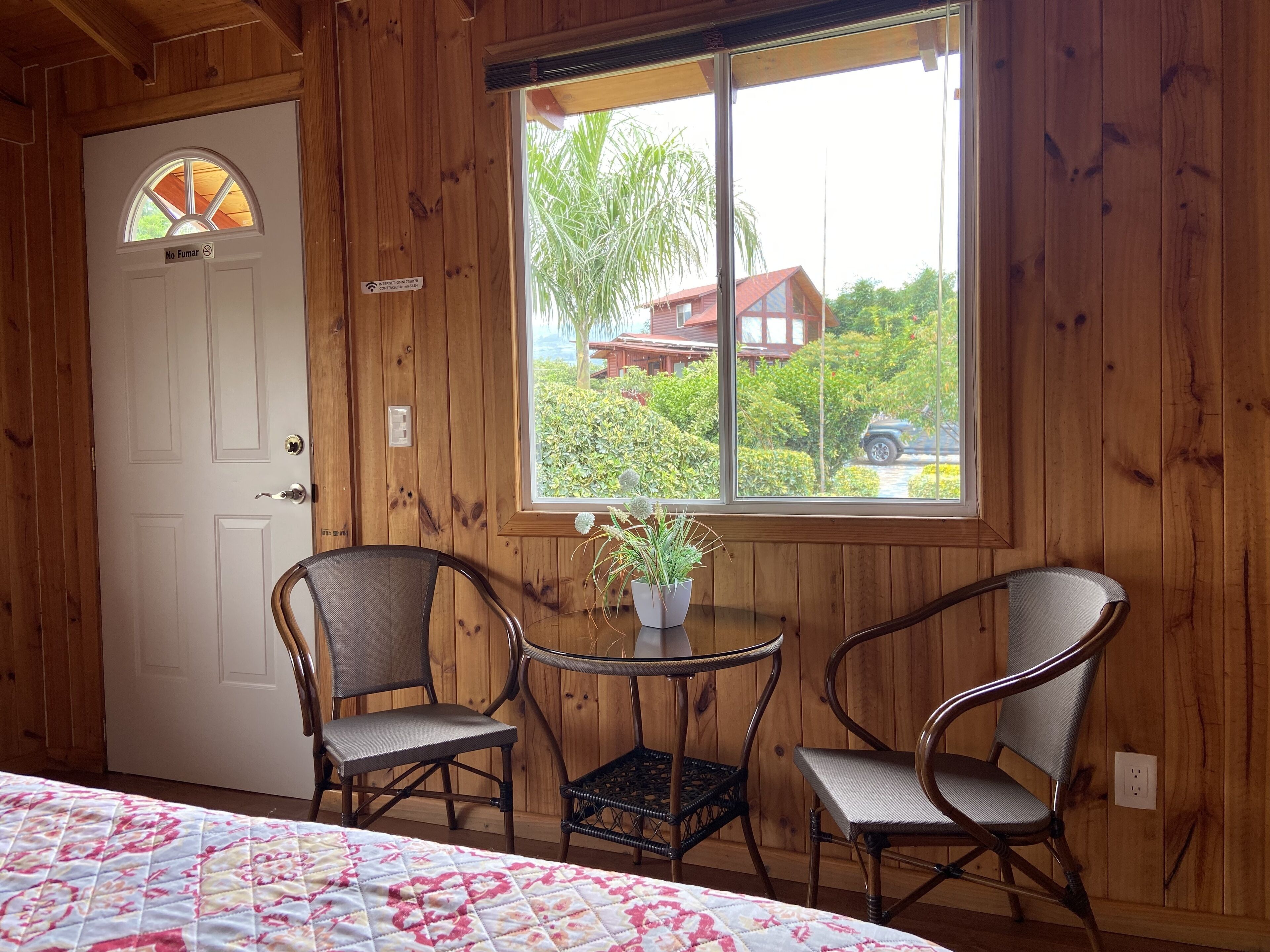 Ropa de cama de alta calidad y muebles diferentes 