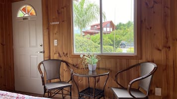 Ropa de cama de alta calidad y muebles diferentes