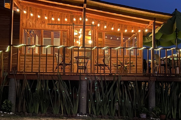 Breakfast and dinner served, pool views