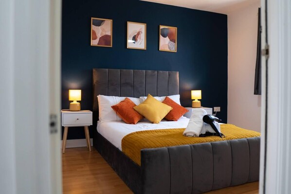 6 bedrooms, iron/ironing board, WiFi, bed sheets - Stunning 6-Bed House in Milton Keynes (Milton Keynes)