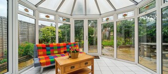 Spacious Home - Sleeps 10 - Free Parking - Pets