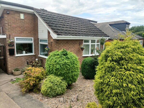 Exterior - Split Level Bungalow - Sleeps4 - Close to walks (Sutton-in-Ashfield)
