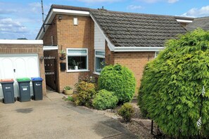 Exterior - Split Level Bungalow - Sleeps4 - Close to walks (Sutton-in-Ashfield)