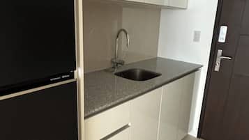 Fridge, cookware/dishes/utensils, dining tables