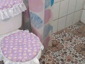 Standard Double Room | Bathroom | Rainfall showerhead, towels - Hostel Coco's (Moyagalpa)