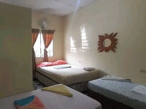 Standard Double Room | Down comforters, Select Comfort beds, laptop workspace, free WiFi - Hostel Coco's (Moyagalpa)
