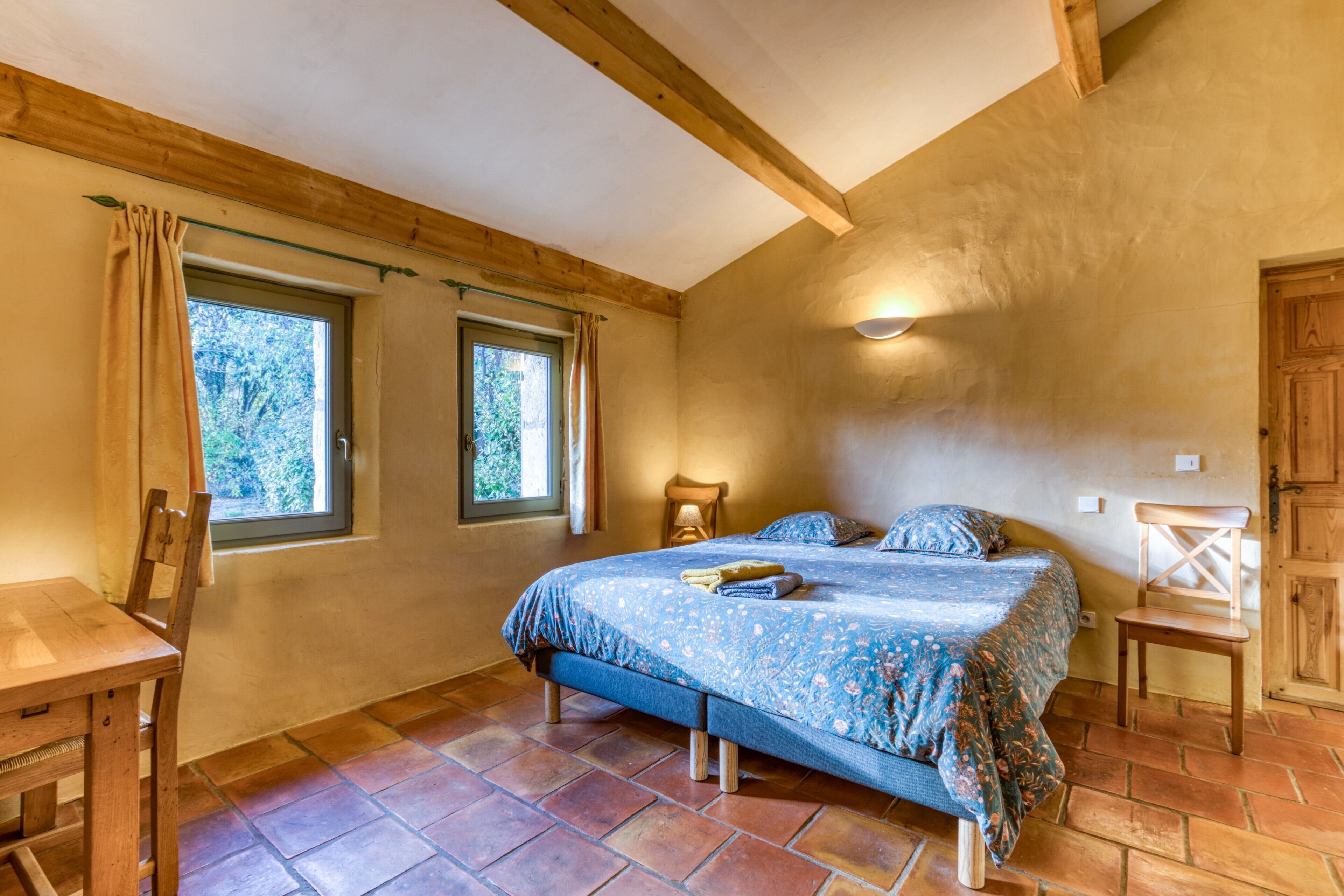 6 bedrooms, iron/ironing board, free WiFi, bed sheets