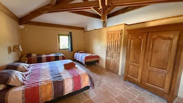 6 bedrooms, iron/ironing board, free WiFi, bed sheets
