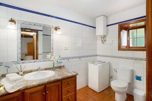 أحواض استحمام، مجففات شعر، مناشف