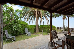 Terrace/patio - Holiday Home 'Casa Rural Arecida' with Sea View, Wi-Fi and Air Conditioning (Tijarafe)