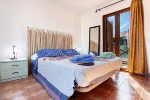 1 bedroom, iron/ironing board, free WiFi, bed sheets - Vacation Home 'Villa Charlotte' with Mountain View, Shared Pool and Wi-Fi (La Oliva)
