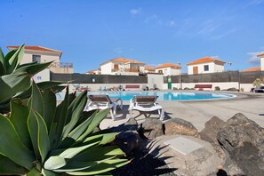 Pool - Vacation Home 'Villa Charlotte' with Mountain View, Shared Pool and Wi-Fi (La Oliva)