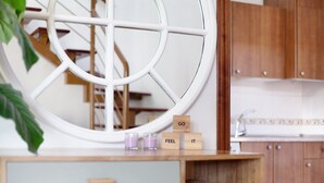 A room with a wooden desk, a mirror, and a window. - Vacation Home 'Villa Charlotte' with Mountain View, Shared Pool and Wi-Fi (La Oliva)