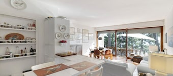 Apartamento vacacional "Belvedere Su Bergeggi In Villa" con vistas al mar, piscina y terraza
