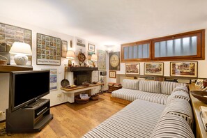 Televisión, chimenea y tenis de mesa 