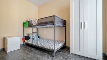 3 bedrooms, free WiFi, bed sheets