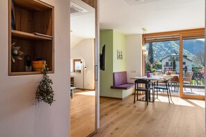Interior - Holiday Apartment "Haus Rosengarten D" with Mountain View, Private Terrace & Wi-Fi (Terlano)