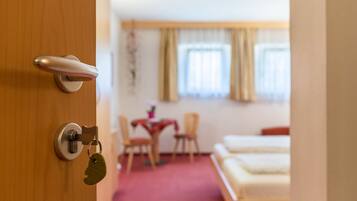 2 chambres, fer et planche Ă repasser, Wi-Fi gratuit, draps fournis