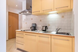 Fridge, stovetop, dishwasher, coffee/tea maker