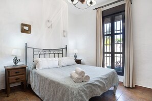 3 bedrooms, iron/ironing board, free WiFi, bed sheets
