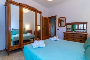 3 chambres, fer et planche à repasser, Wi-Fi gratuit, draps fournis