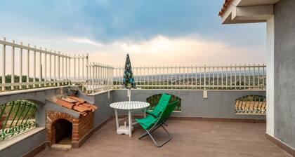 Villa 'Joseph' with Sea View, Wi-Fi and Air Conditioning