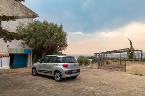 Property grounds - Villa 'Joseph' with Sea View, Wi-Fi and Air Conditioning (Scicli)