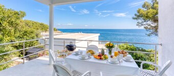 Valdarke Seaside Apt /w Sea View Terrace, Mali Lošinj, Croatia