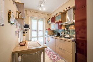 Kühlschrank, Ofen, Herdplatte, Geschirrspüler