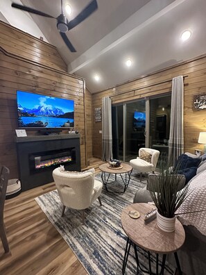 Smart TV, fireplace