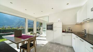 KĂŒhlschrank, Mikrowelle, Ofen, Herdplatte