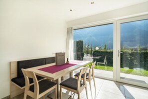 Dining - Apartment "Weinreichhof Marie & Max" with Mountain View, Private Terrace & Wi-Fi (Ciardes)