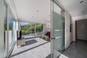 Interior - Apartment "Weinreichhof Laaser Spitz" with Mountain View, Private Terrace & Wi-Fi (Ciardes)