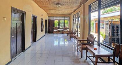 SPOT ON 92028 Hotel Surya Near Pelabuhan Gilimanuk