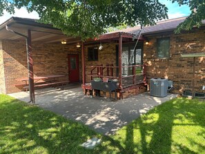 Terrace/patio - Great House-Walk to Fonner Park (Grand Island)