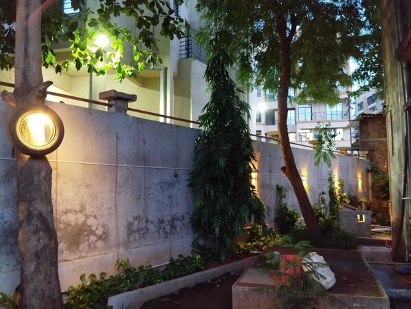 Property grounds - Relax with the entire family. We welcomes parties, families, and couples. (Neral)