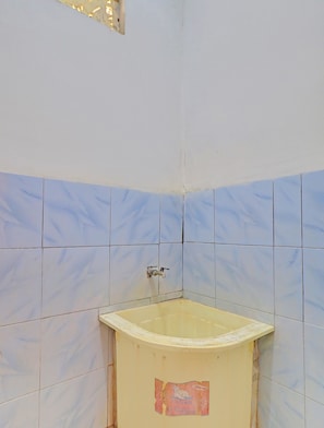 Double Room | Bathroom | Shower, towels