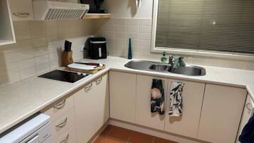 Microwave, oven, dishwasher, cookware/dishes/utensils