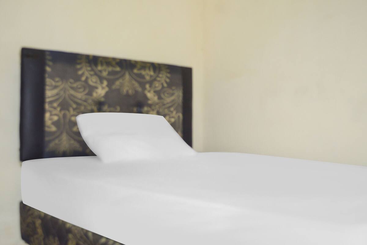 standard single room | free wifi, bed sheets