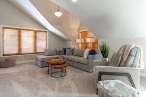 TV, caminetto, studio