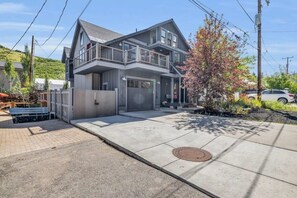 Exterior - 4BDR Downtown Home- Hot Tub & Walk to Chairlifts! (Park City)