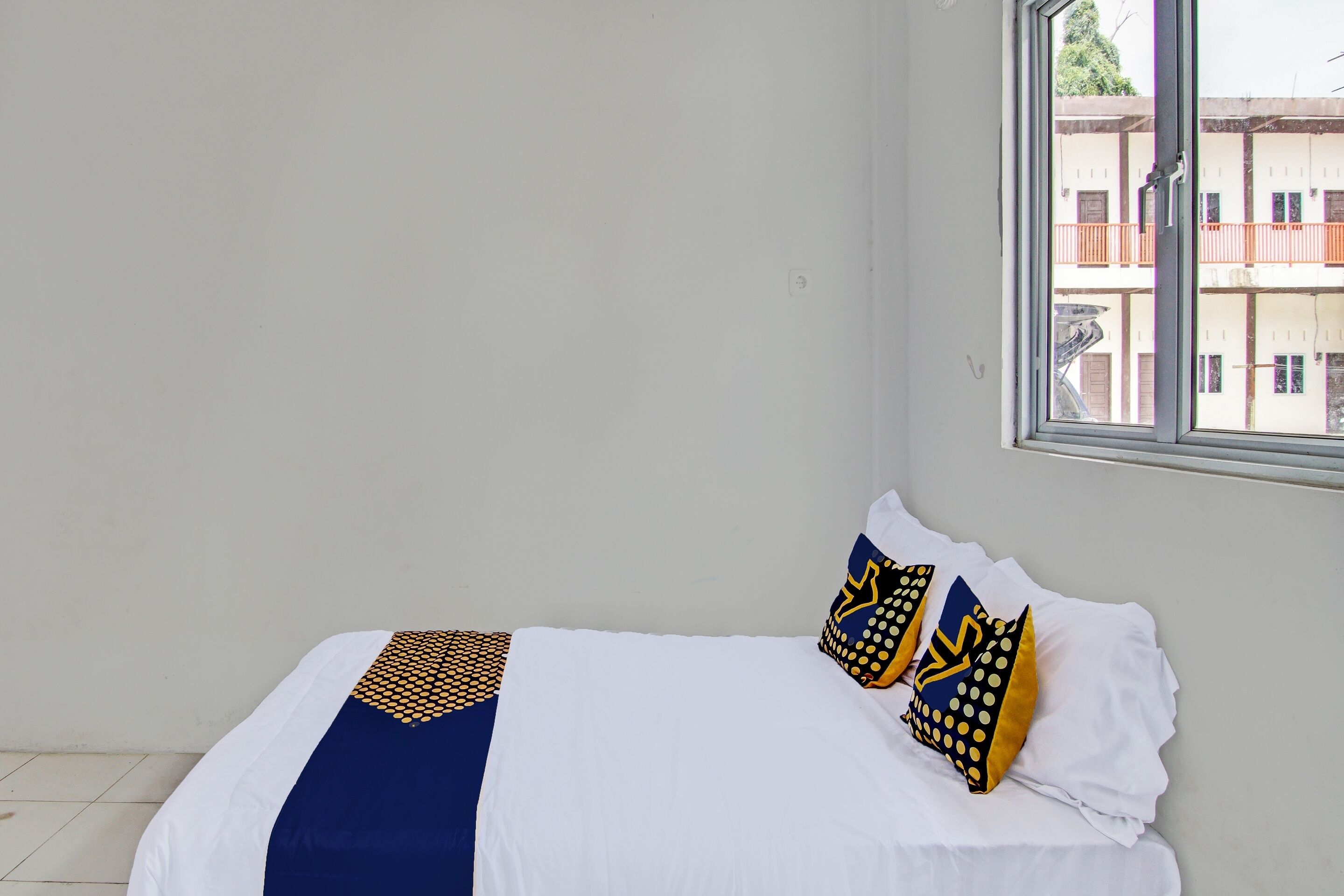 economy single room | bed sheets