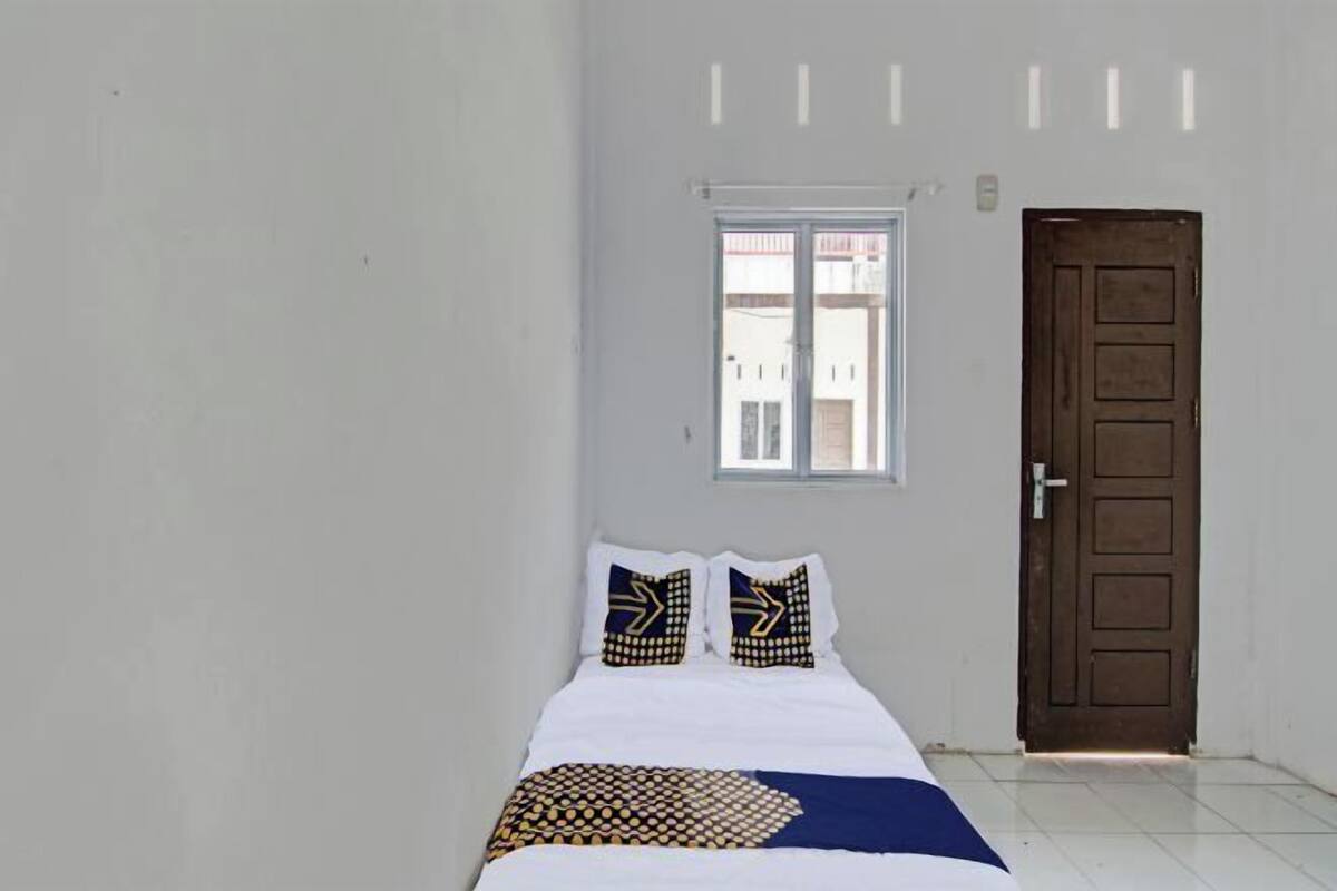 1 bedroom, bed sheets