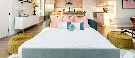 4 多间卧室、办公桌、熨斗/熨衣板、旅行婴儿床