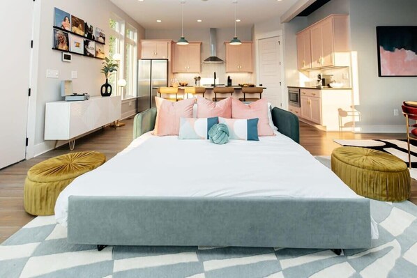 4 bedrooms, desk, iron/ironing board, travel cot