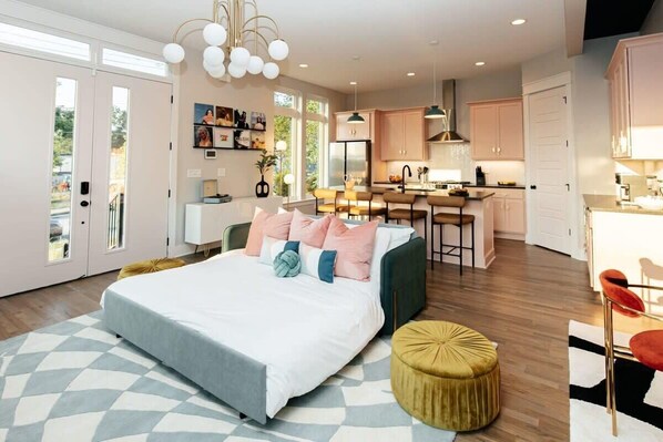 4 bedrooms, desk, iron/ironing board, travel cot