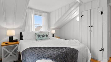 4 Schlafzimmer, Schreibtisch, Bügeleisen/Bügelbrett, WLAN