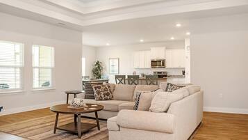 Nhà, nhiều giường (Beach Haven at WindMark) | Khu phòng khách